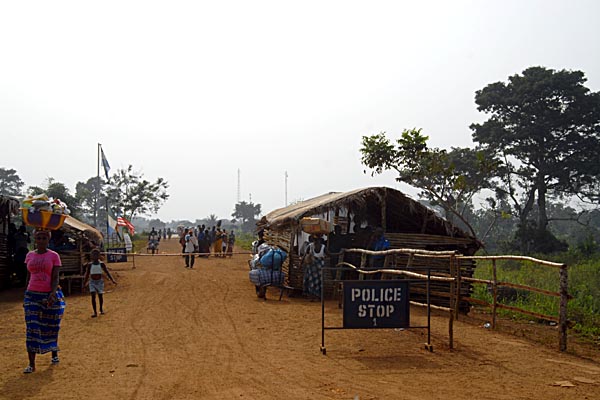 リベリア国境の橋