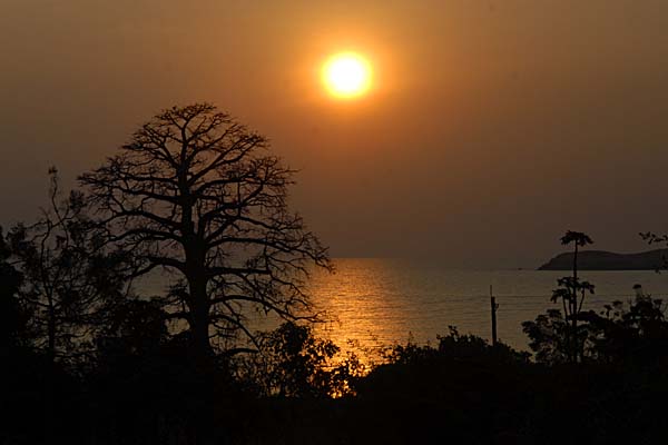 タンガニーカ湖の夕陽