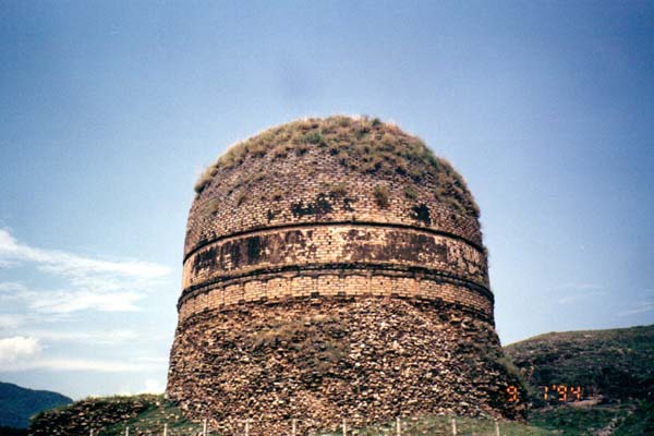 h940901mingola_stupa.JPG